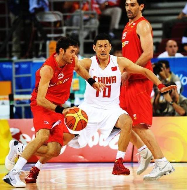 星空app-包含经典战役回顾：中国篮球历史上的辉煌瞬间的词条